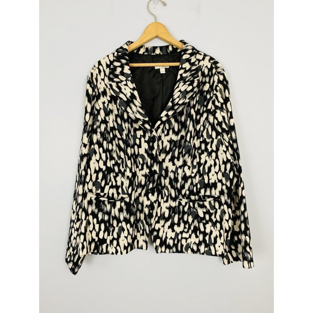 Fashion Bug 5 Buttons Blazer Woman’s Sz 26W Color Black/White Long Sleeve V-Neck